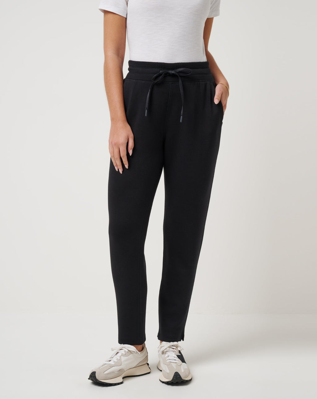 TravisMathew SkyLoft Soft Ankle Pant in Black