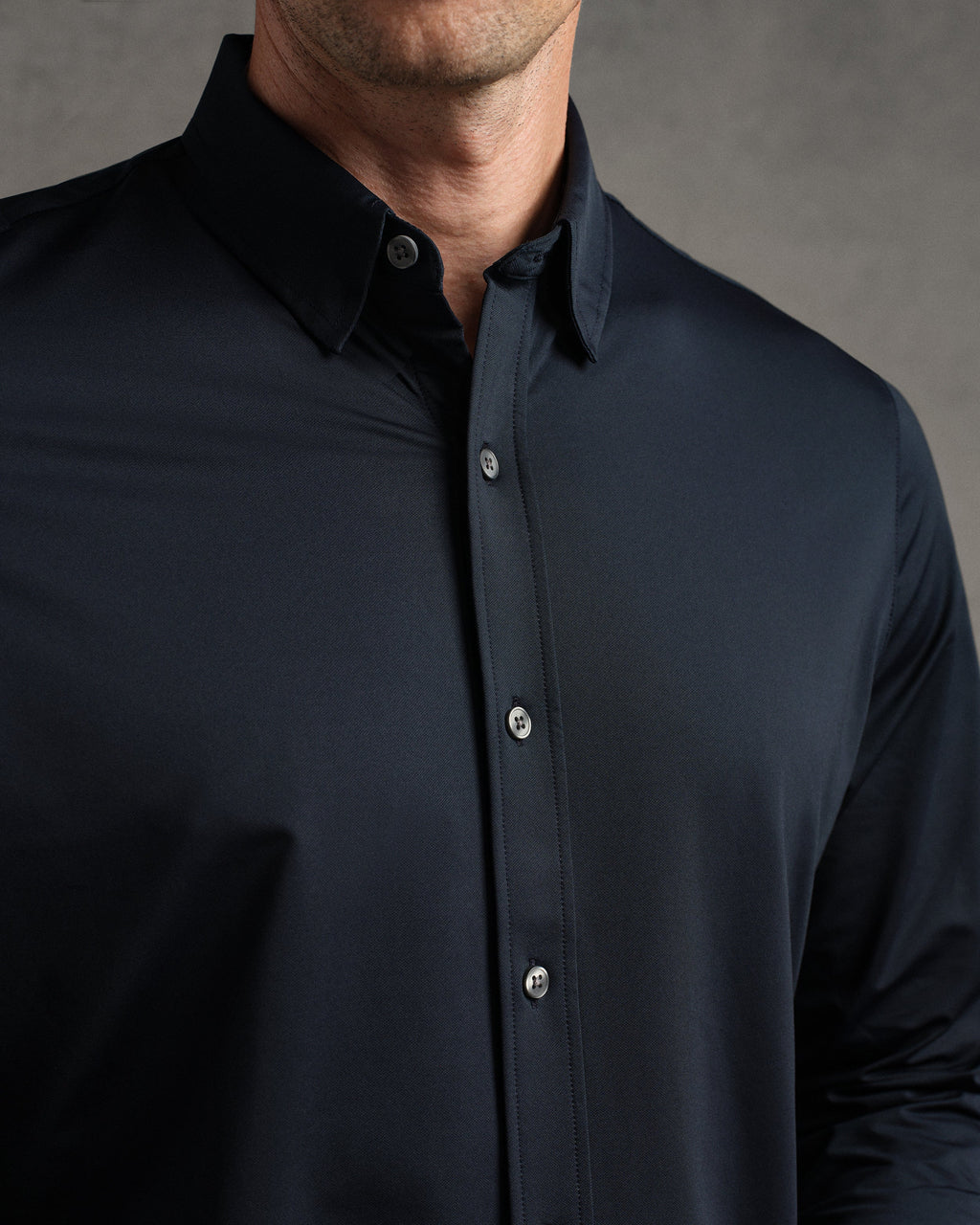 Rhone Commuter Shirt - Slim Fit in Navy Oxford