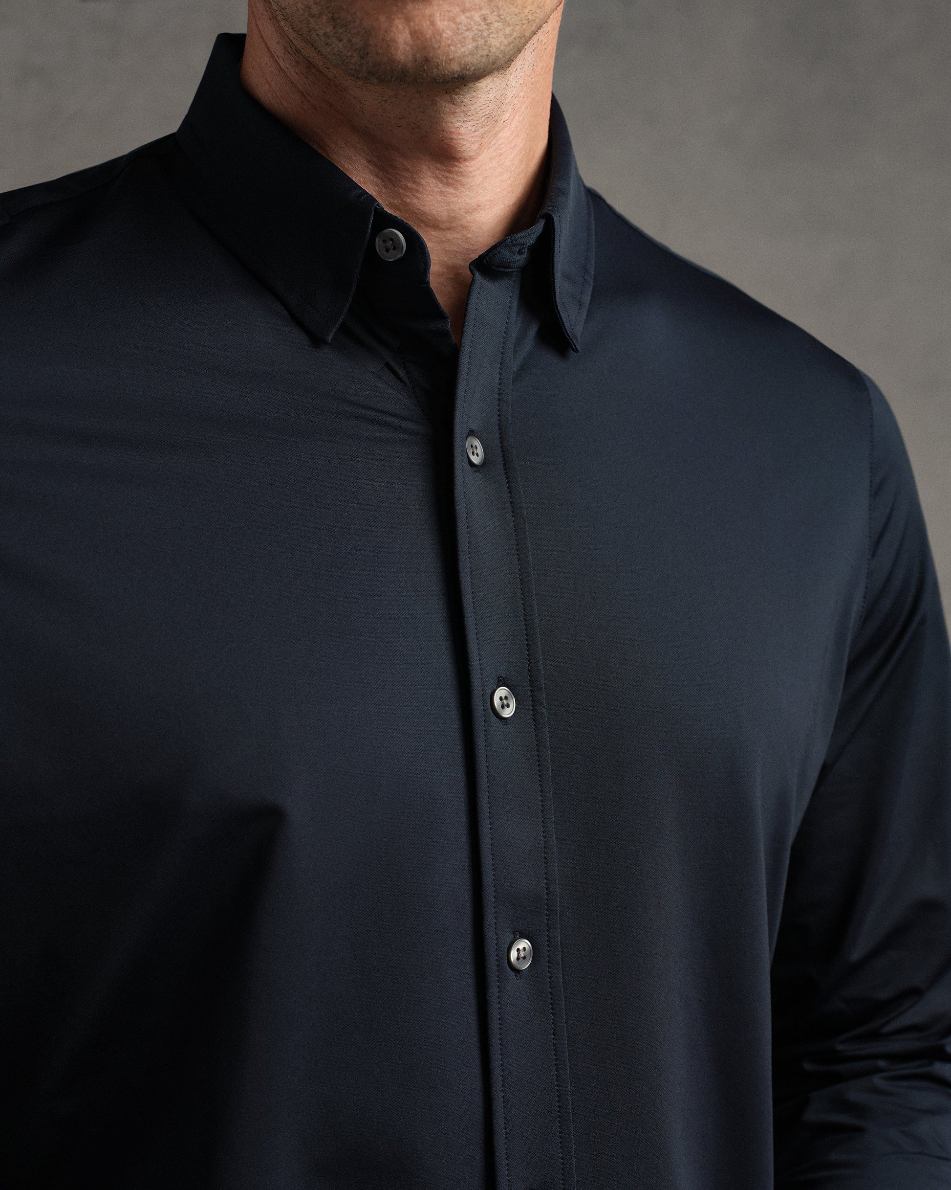 Rhone Commuter Shirt - Slim Fit in Navy Oxford