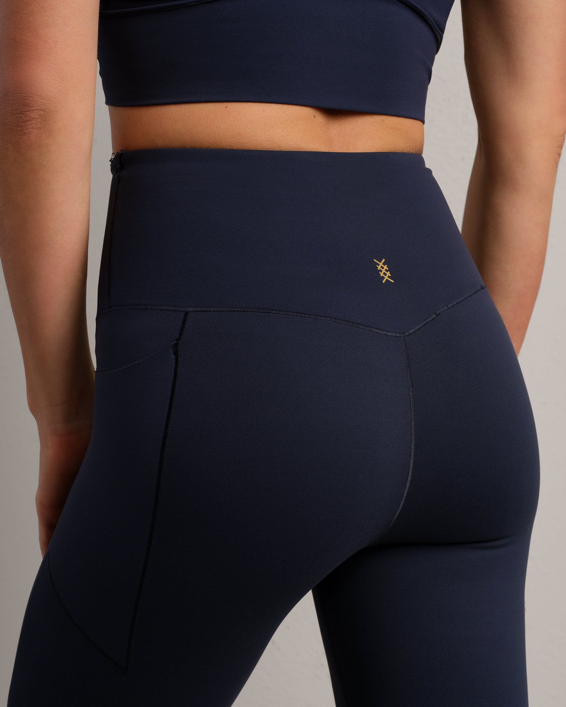 Rhone Revive 7/8 Pocket Legging in Navy Blue