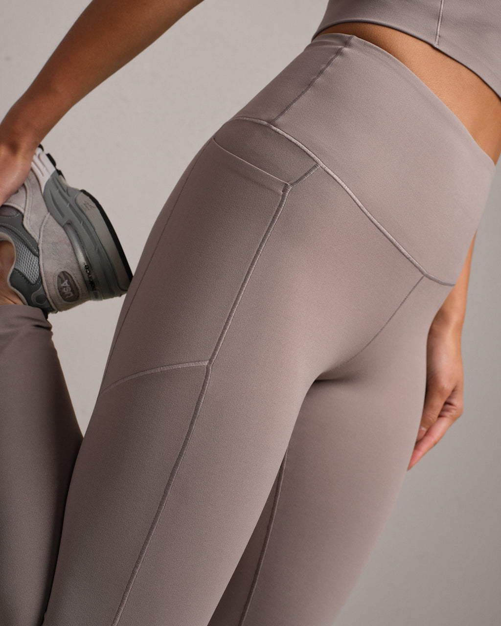 Rhone Revive 7/8 Pocket Legging in Smokey Taupe