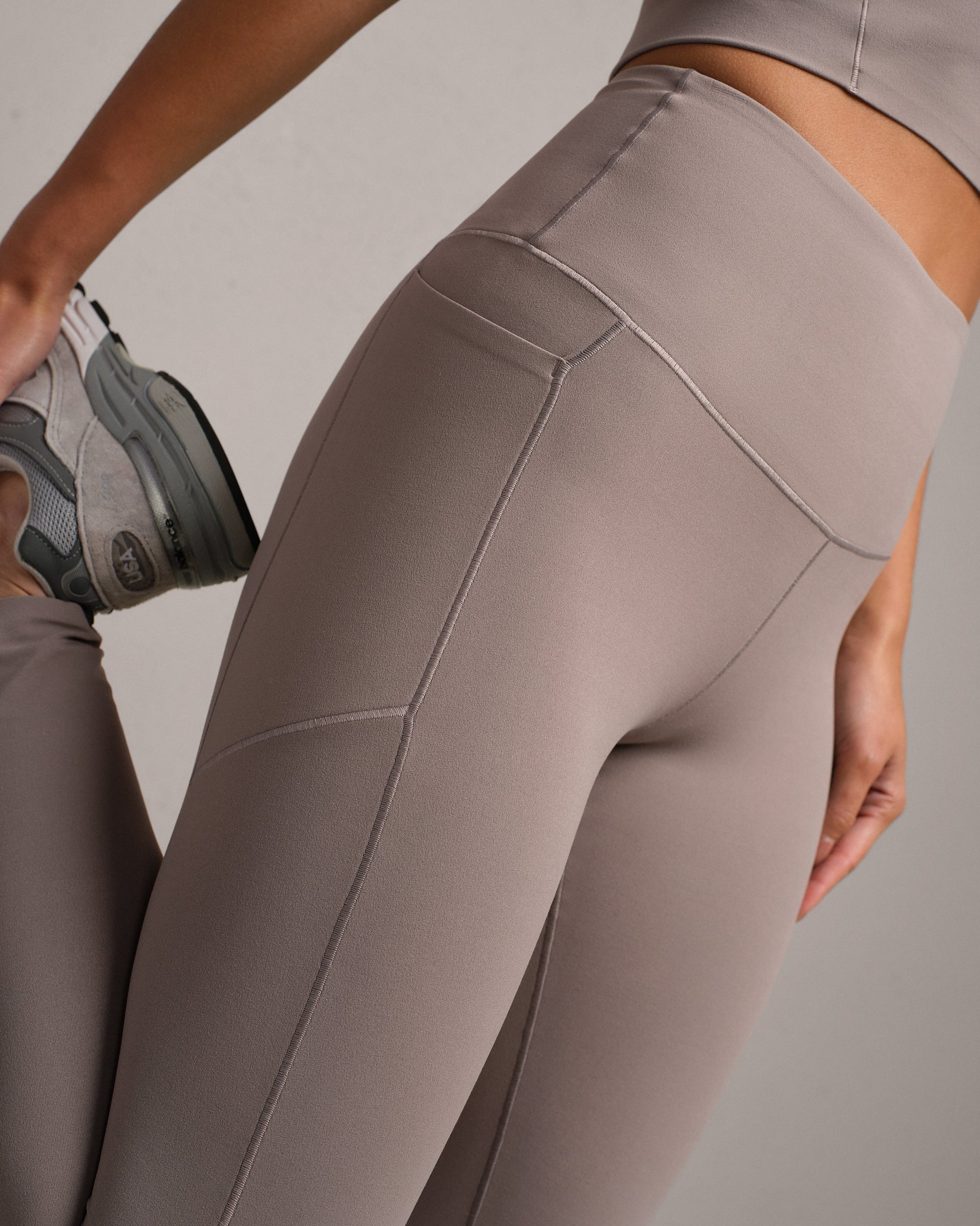 Rhone Revive 7/8 Pocket Legging in Smokey Taupe