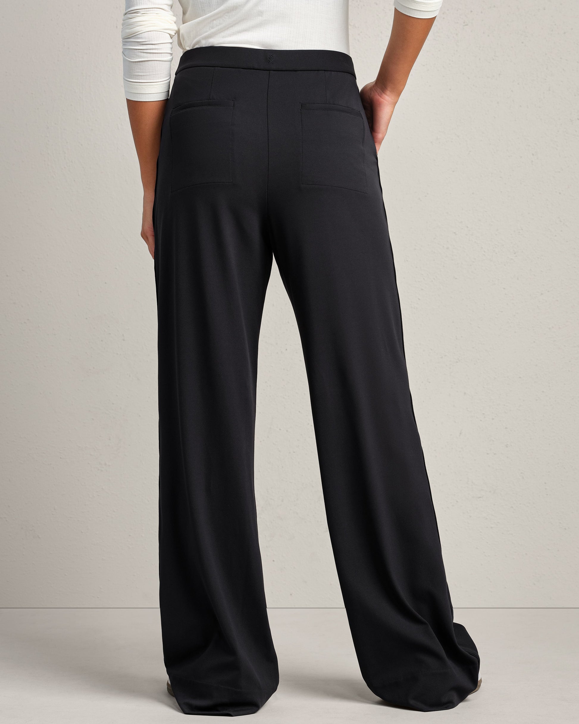 Rhone Revive Trouser in Black