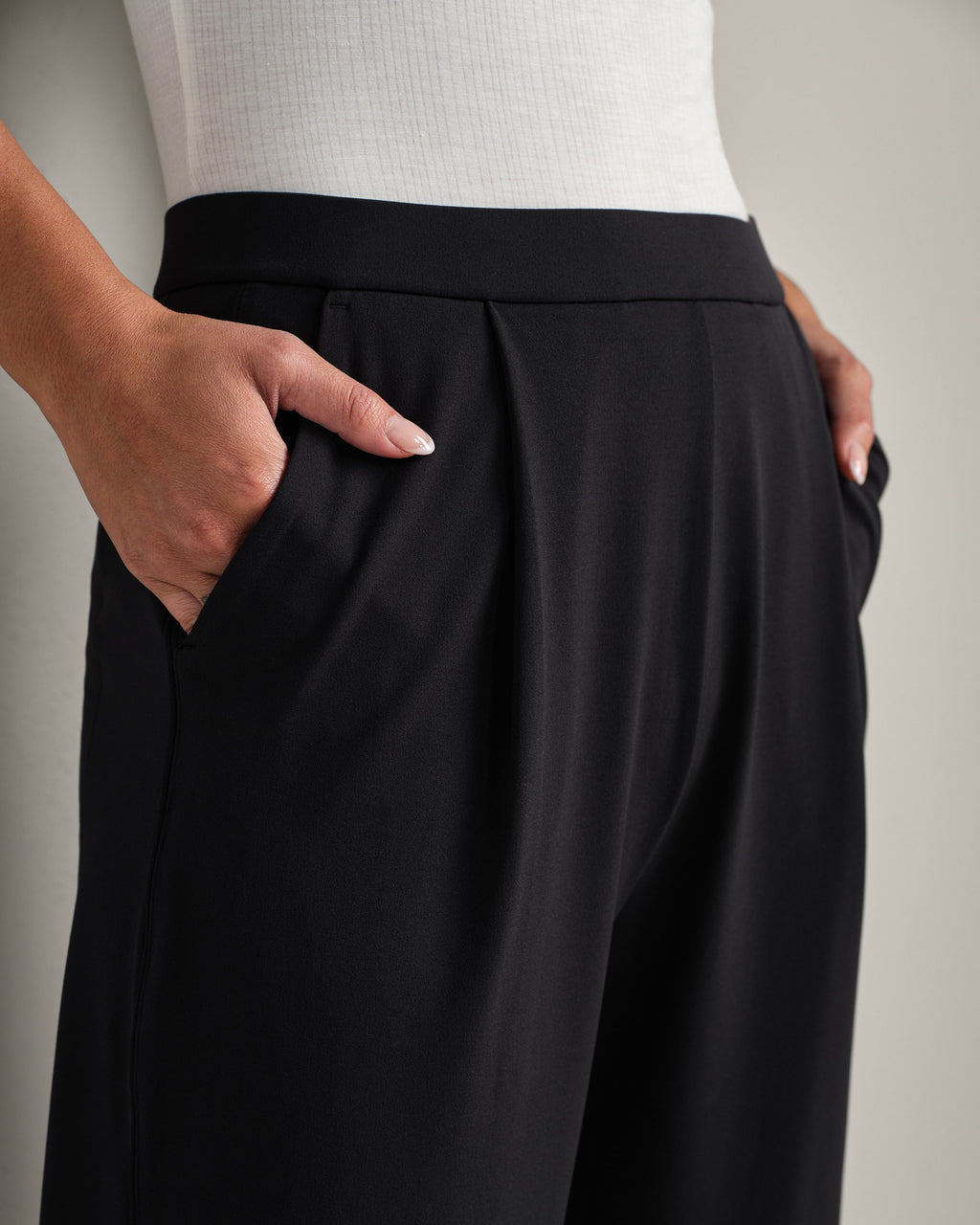 Rhone Revive Trouser in Black