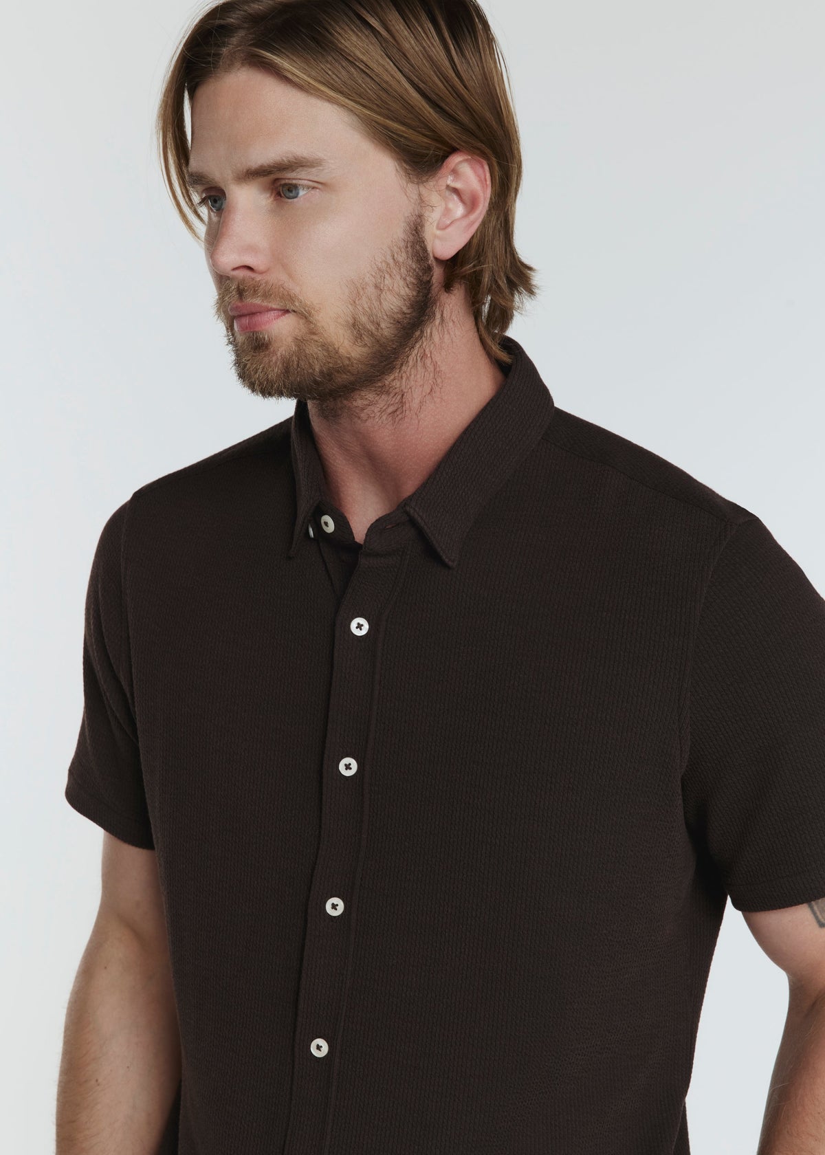 7 Diamonds Levine Short Sleeve Shirt in Walnut, collar and placket detail