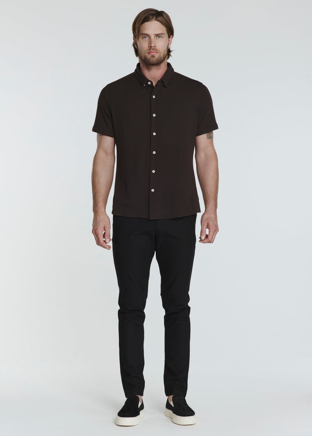 7 Diamonds Levine Short Sleeve Shirt in Walnut worn with black trousers, full length