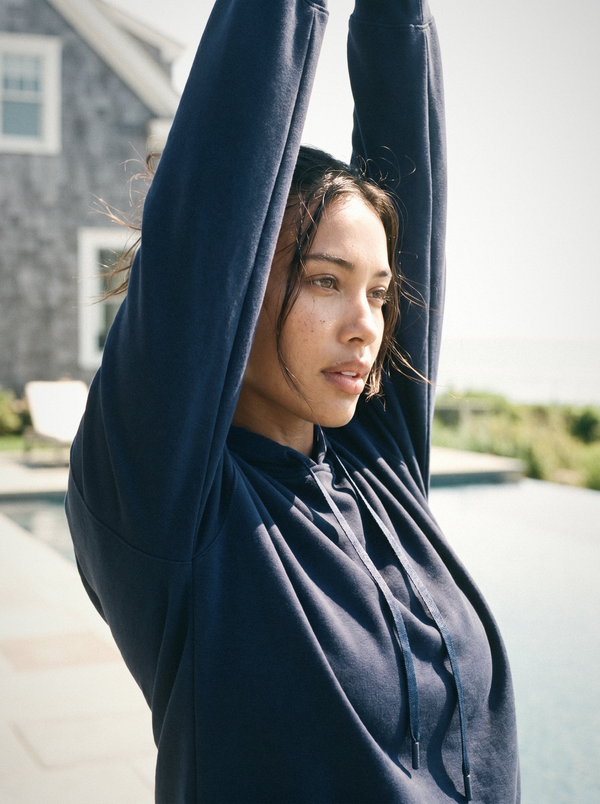 hamptons-women-travismathew-skyloft-soft-hoodie-navy-pool-sienna-v1