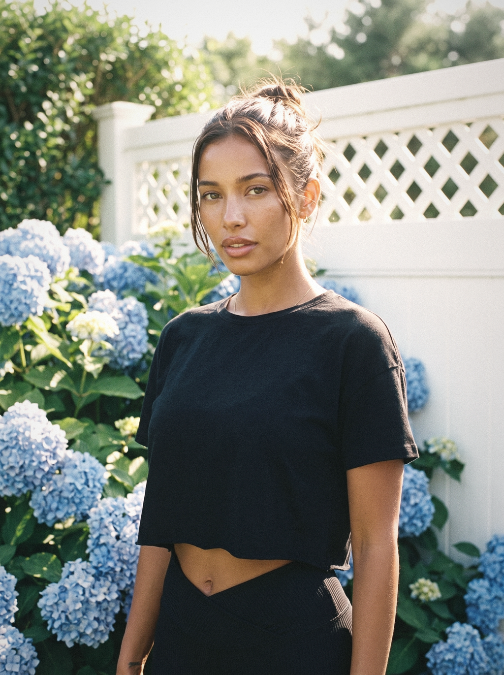 hamptons-women-yearofours-yos-cropped-tee-black-garden-sienna-v1