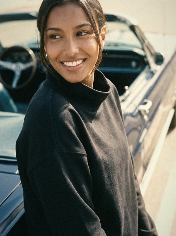 la-women-rhone-dreamglow-mock-neck-black-navycar-sienna-v2