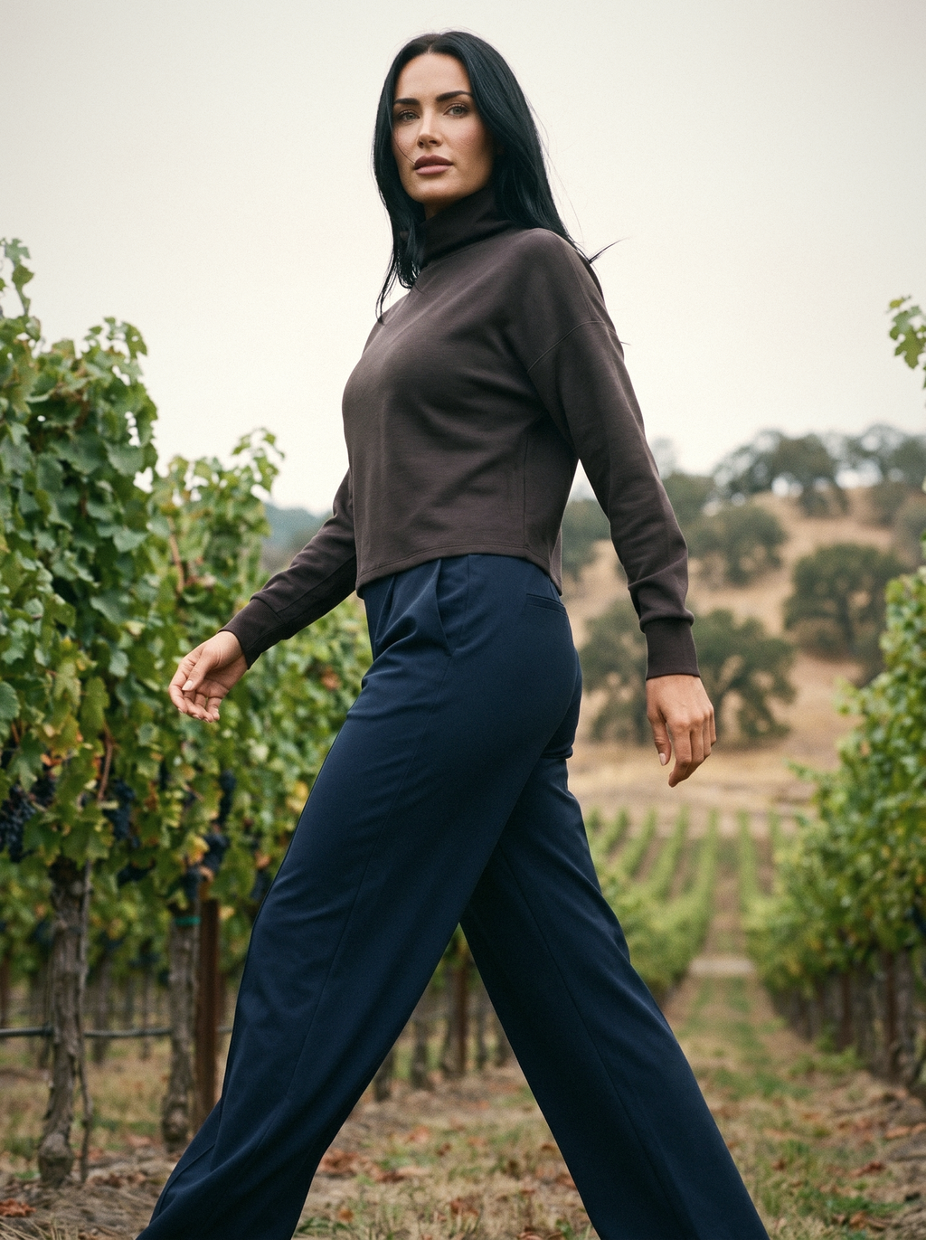 pnw-women-rhone-revive-trouser-navy-napa-ava-v1