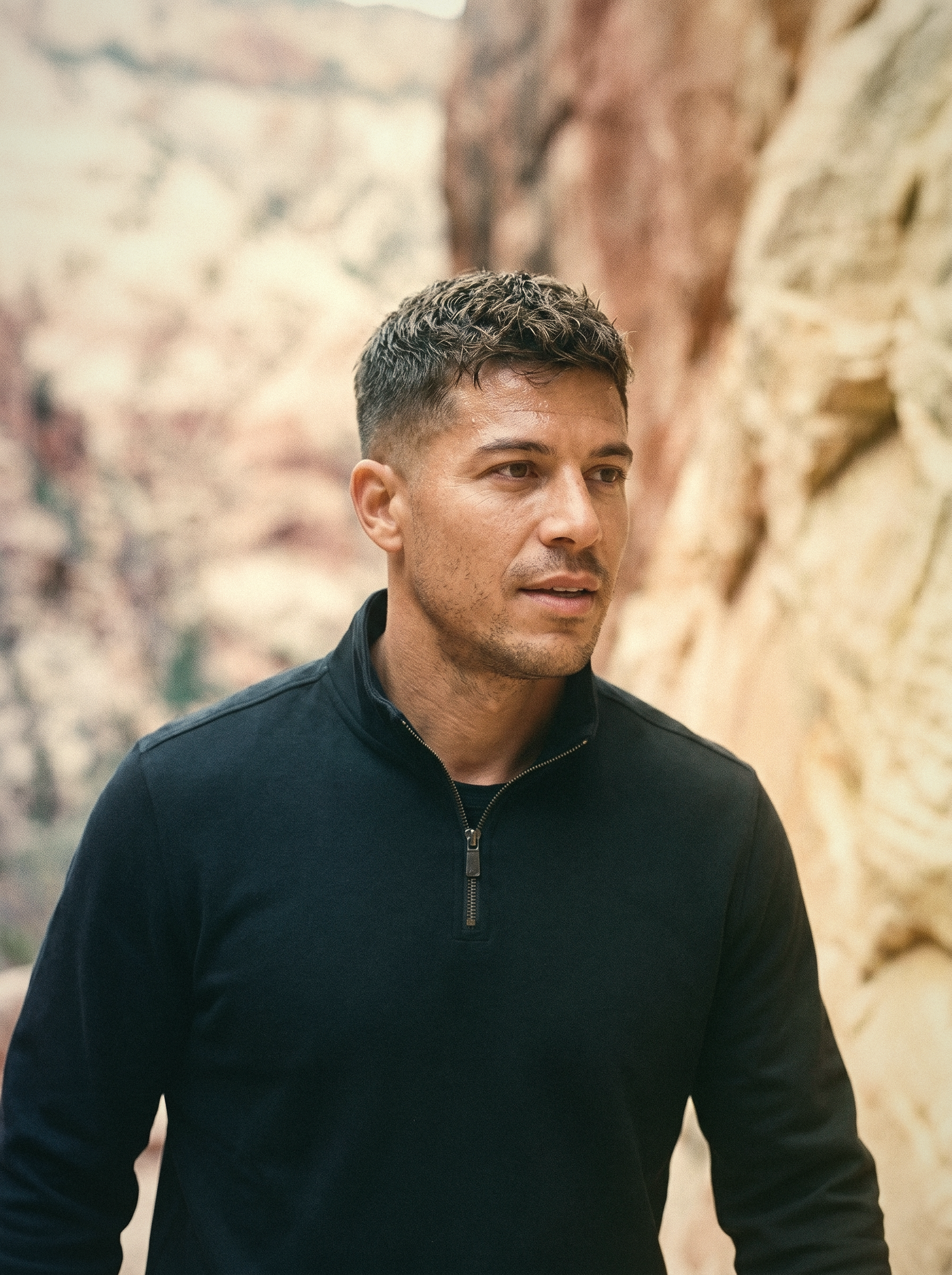 utah-men-cuts-hyperloop-q-zip-black-trail-james-v1