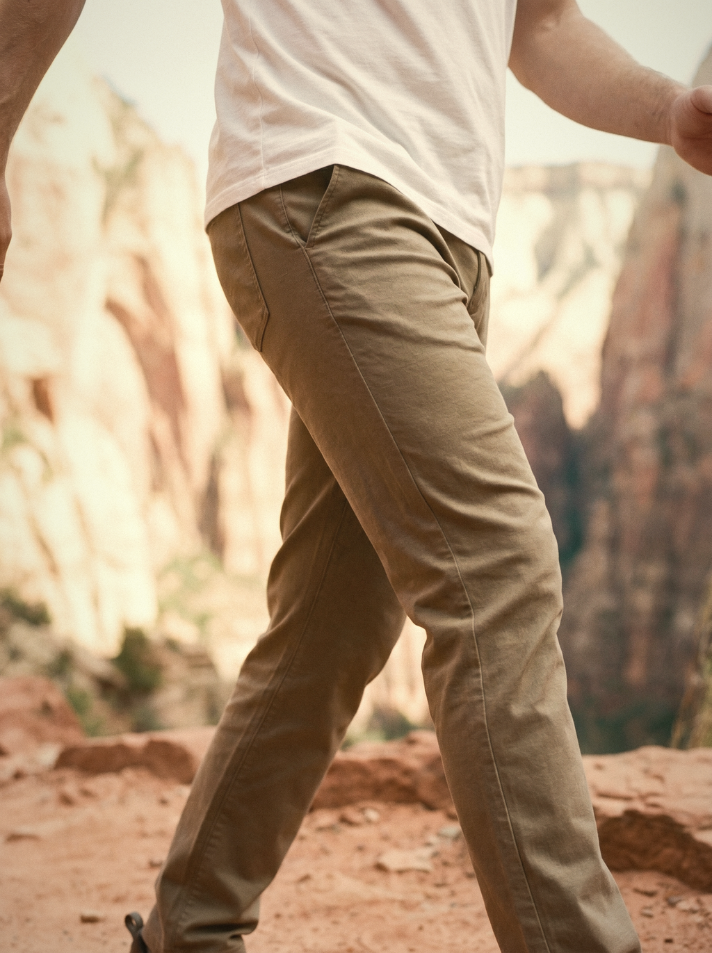 utah-men-tm-legacy-stretchknit-pant-weathered-teak-trail-hudson-v2