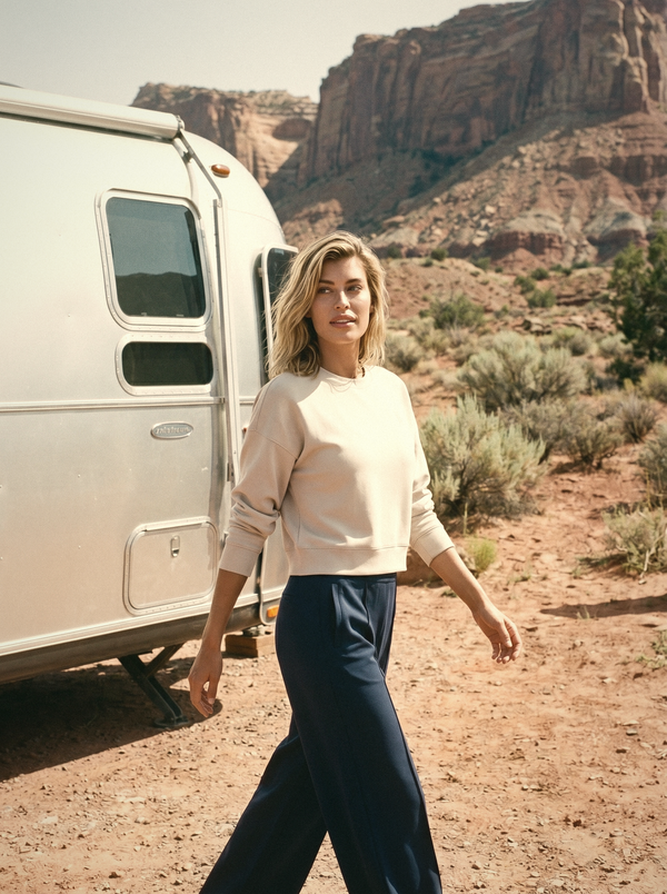 utah-women-rhone-dreamglow-crew-sand-trouser-navy-camp-cassidy-v1