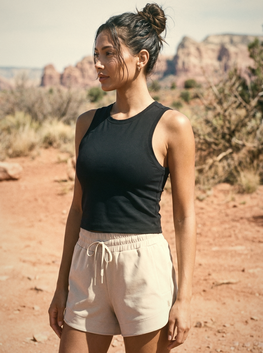 utah-women-rhone-serene-tank-black-dreamglow-short-sand-camp-sienna-v2